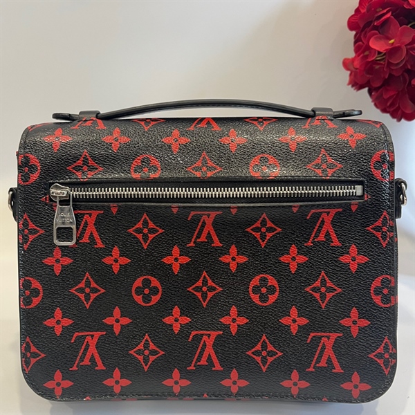 Túi LV hoạ tiết đỏ