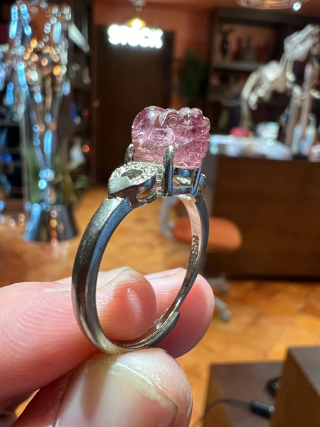 Nhẫn phong thuỷ mặt Cụ Tỳ Hưu Hồng +