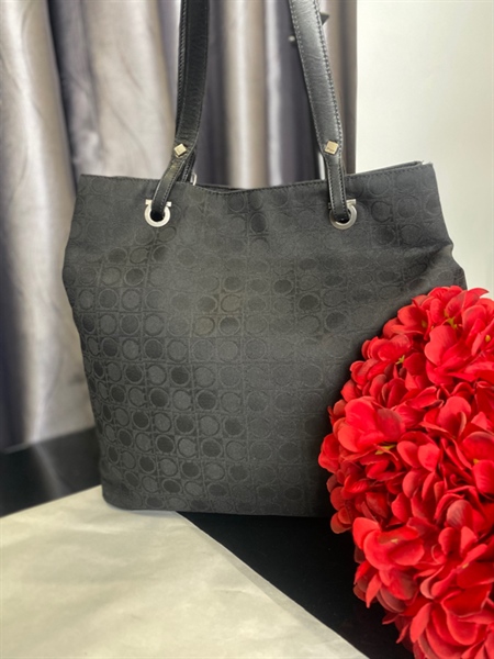 Túi Savatore Ferragamo