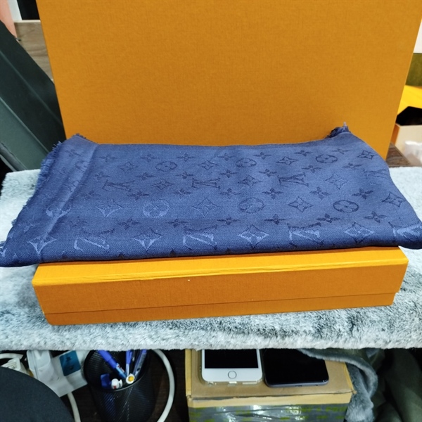Khăn LV xanh sẫm KG+