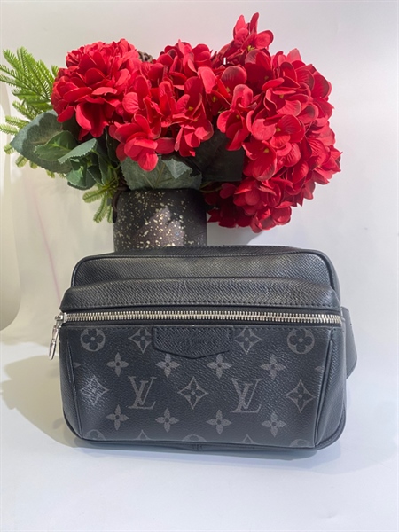 Túi LV hoa đen KG+