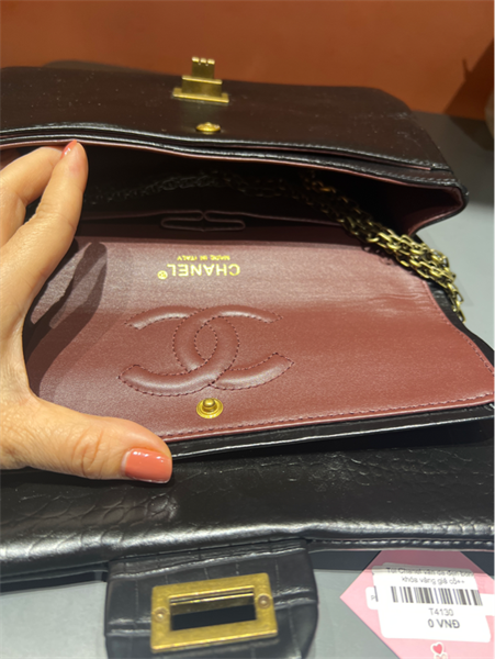 Túi Chanel vân da đen bóng khóa vàng giả cổ++