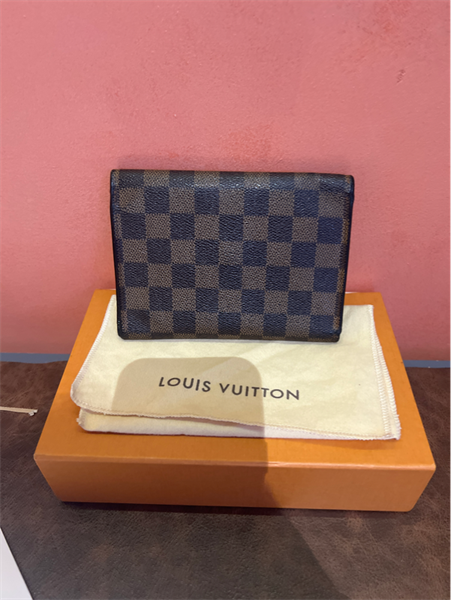 Ví LV lỡ gập 3 ô vuông lòng nâu +