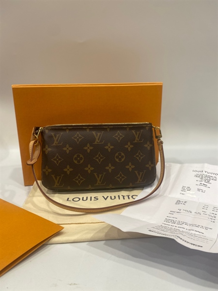 Túi LV kẹp nách +