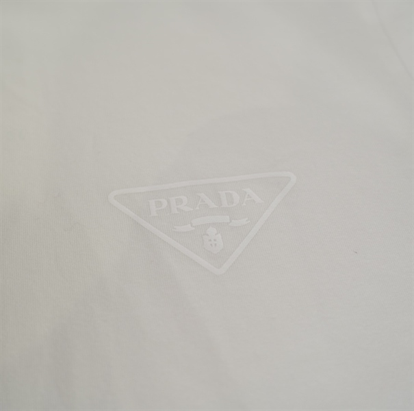Áo thun Prada màu trắng +