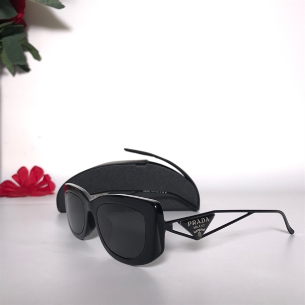 Kính Prada đen +