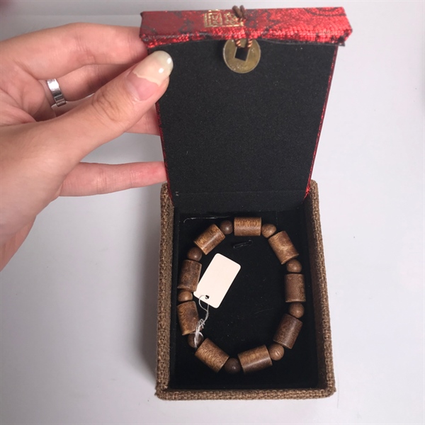 Vòng trầm hạt vuông xu nhỏ KG+