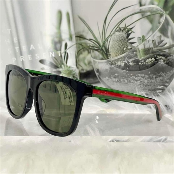 Kính Gucci gọng xanh đỏ KG+
