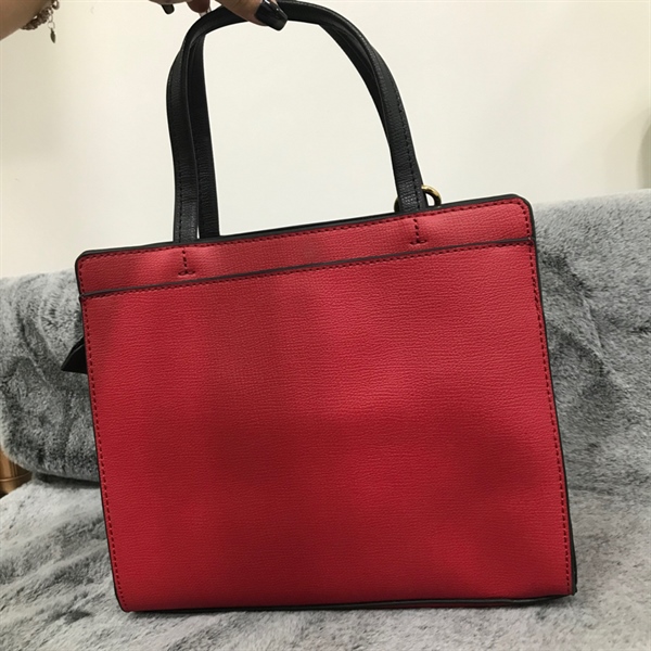 Túi Tote Karl Lagerfeld Kèm Charm Đỏ KG+