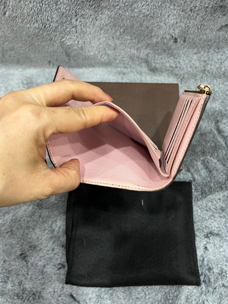 Ví LV nâu nút hồng+