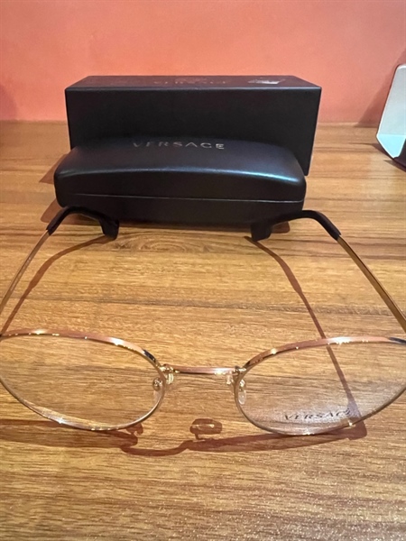 Kính Versace gọng tròn vàng KG+