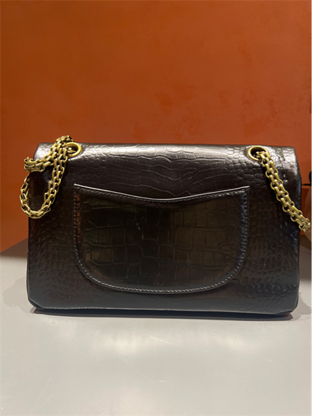 Túi Chanel vân da đen bóng khóa vàng giả cổ++