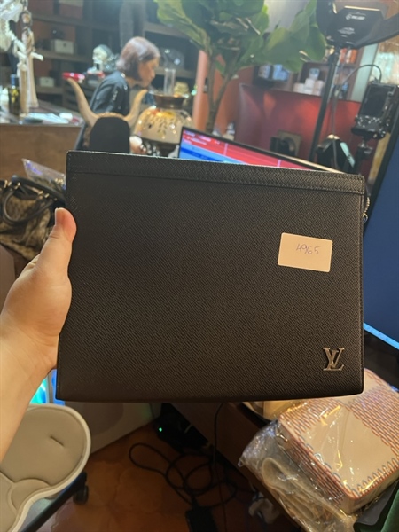 Túi LV clutch đen KG+