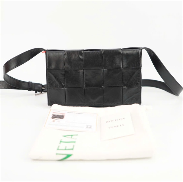 Túi Bottega đan ô vuông màu đen size 22 +