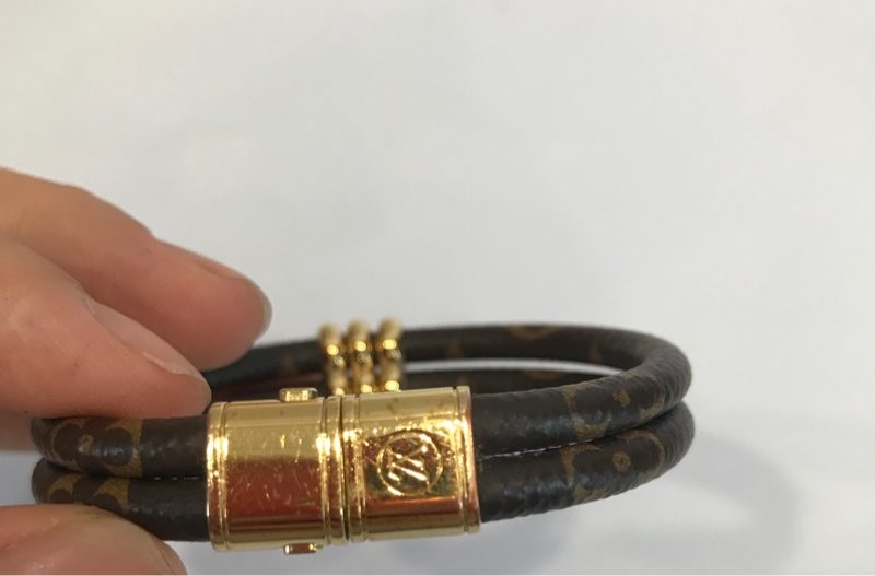 Vòng tay LV nâu ổ khoá vàng KG+