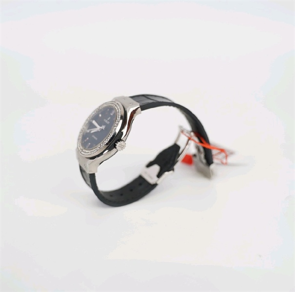 Đồng hồ Hublot màu đen viền đính đá KG+