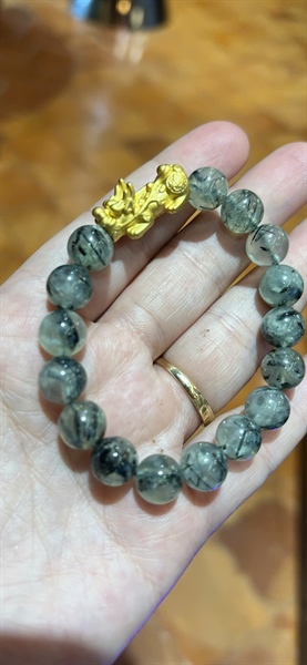 Vòng tay phong thuỷ thạch anh tóc xanh kèm charm +