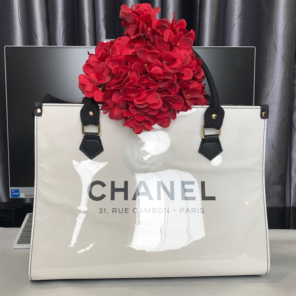 Túi Chanel trắng lớn