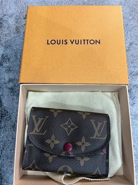 Ví card Lv nút đỏ +