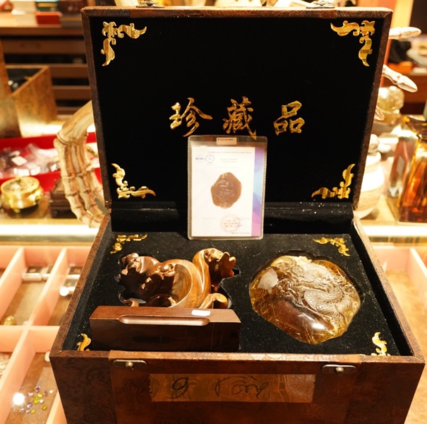 Tác phẩm lồng thạch anh tóc vàng 755859 +