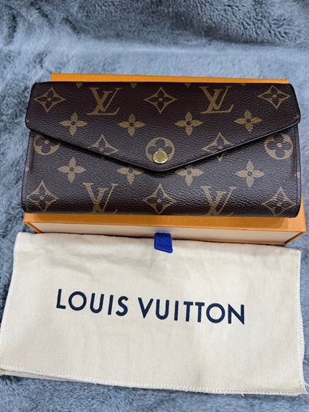 vÍ LV dài hoa nâu nút vàng +