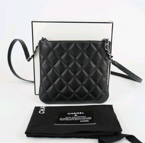 Túi Chanel đen đeo chéo hình vuông KG+