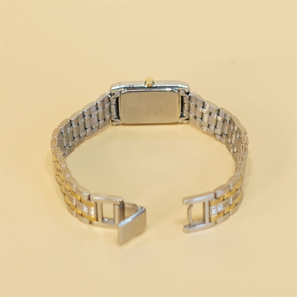 Đồng hồ Citizen mặt chữ nhật dây vàng phối bạc KG+