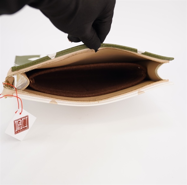 Túi LV clutch trắng xanh +