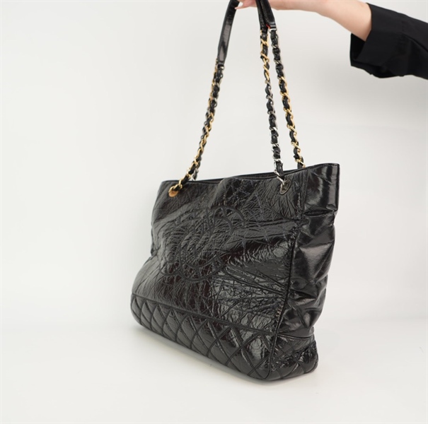 Túi Chanel đen quai xích +