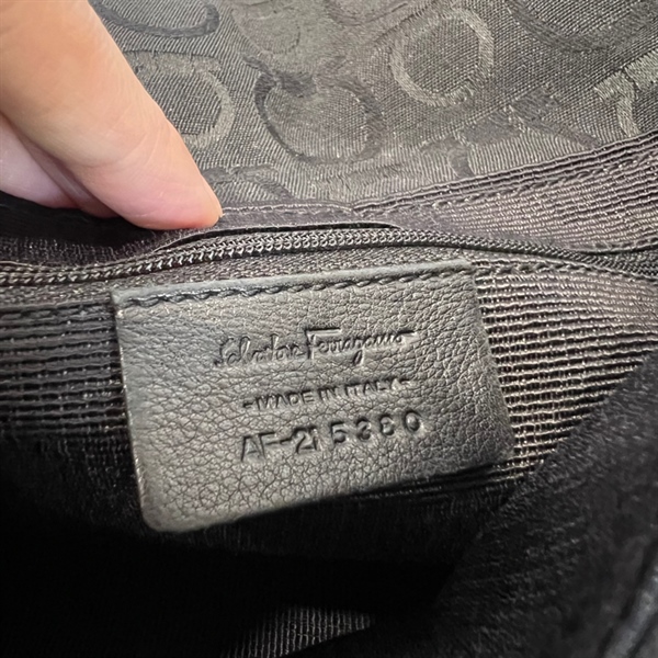 Túi Salvatore đen khoá tròn bạc KG+