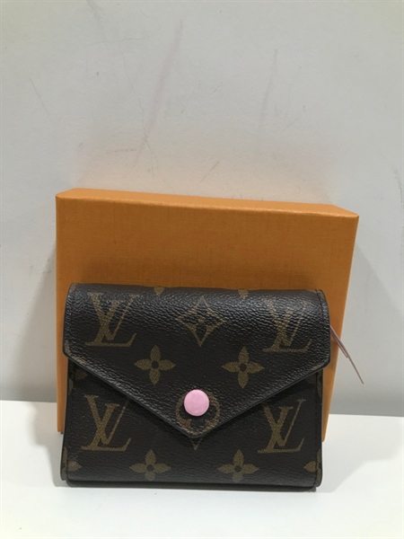 Ví LV Gập 3 Nút Hồng+