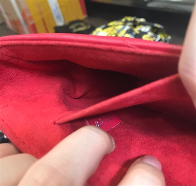 Túi Lv đỏ chữ bạc hình chữ nhật KG+