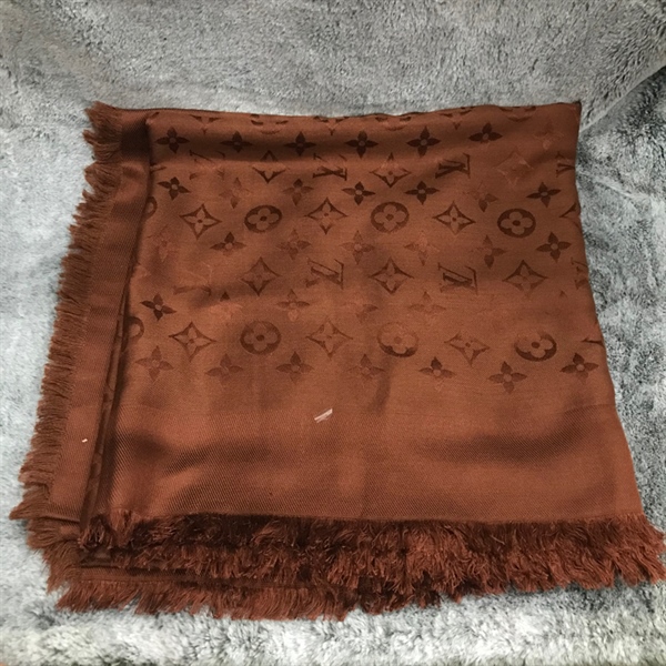 Khăn LV màu nâu đậm +