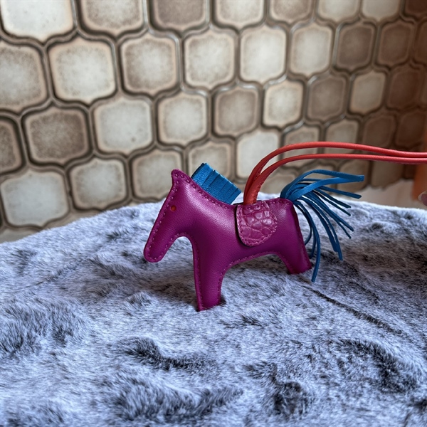 Charm Hermes Con Ngựa Tím+