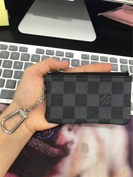 Charm LV Ô Vuông Nâu+