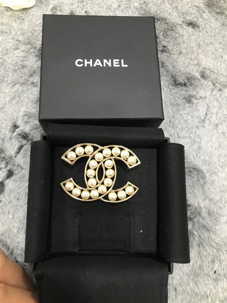 Cài Áo Chanel Đính Cườm+