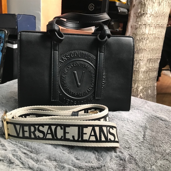 Túi xách Versace chữ nhật đen KG+