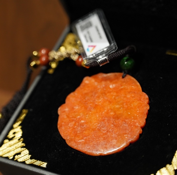 Mặt cẩm huyết 889969 +