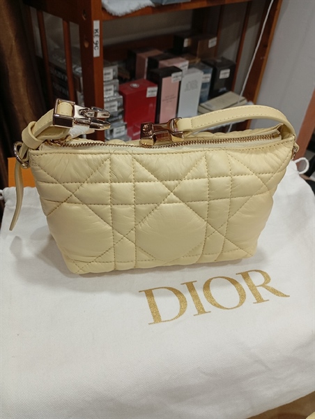 Túi xách Dior màu vàng sữa KG+