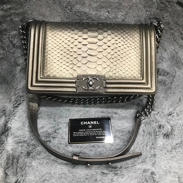 Túi Chanel Boy nâu vảy rắn KG+