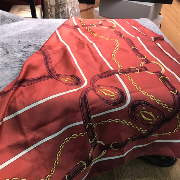 Khăn Cartier đỏ KG+