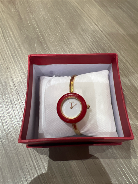 Đồng hồ GC viền đỏ lòng trắng KG+