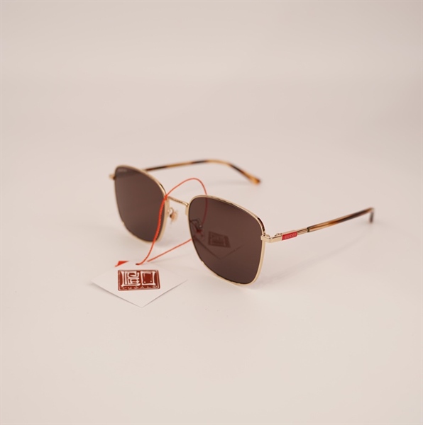 Kính râm GG viền vàng chốt đỏ KG+