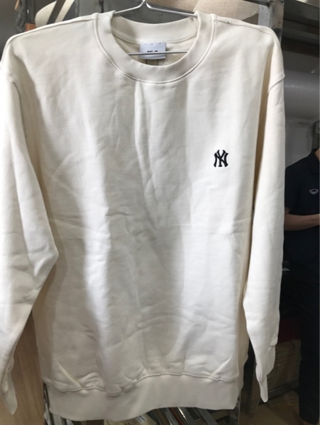 Áo dài tay trắng sữa size XL KG+