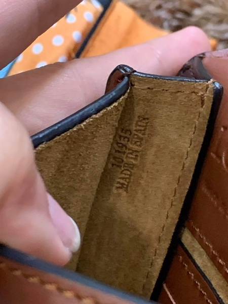 Túi Đeo Chéo Vàng Bò KG+