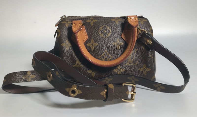 Túi LV nhỏ có quai xách vàng KG+