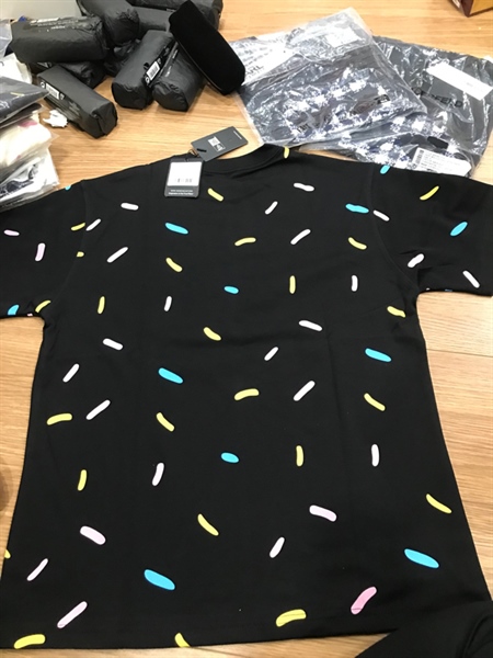 Áo MLB đen chấm màu AA size L KG+