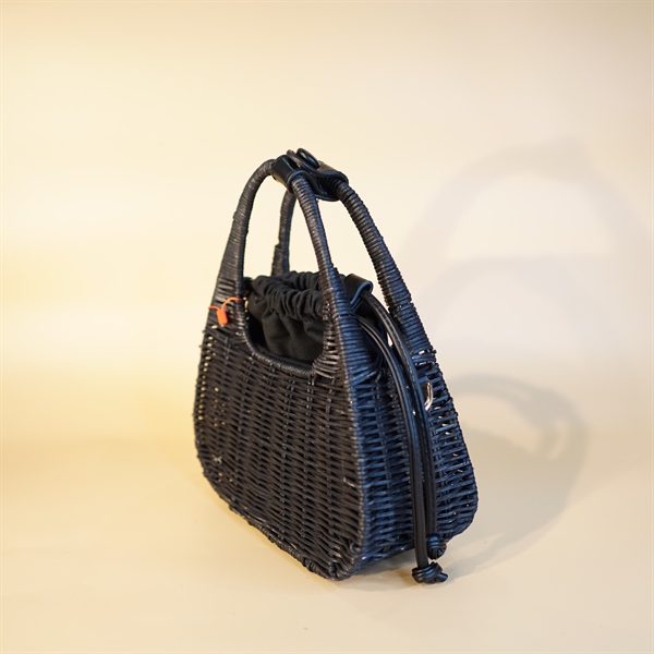 Túi Zara mây đan màu đen KG+