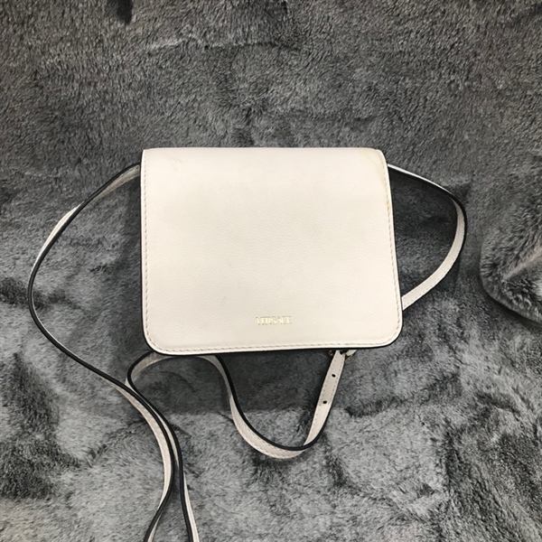 Túi Versace trắng logo vàng KG+