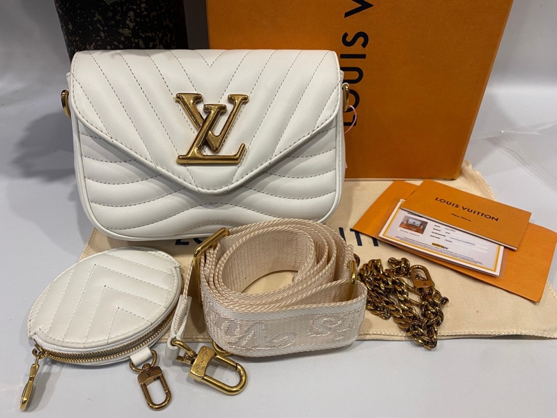Túi LV trắng kèm charm KG+